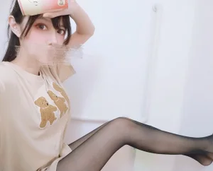 Shika小鹿鹿《夏日自拍》主题写真：25张全套美图