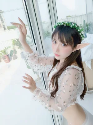 Shika小鹿鹿《夏日自拍》主题写真：25张全套美图