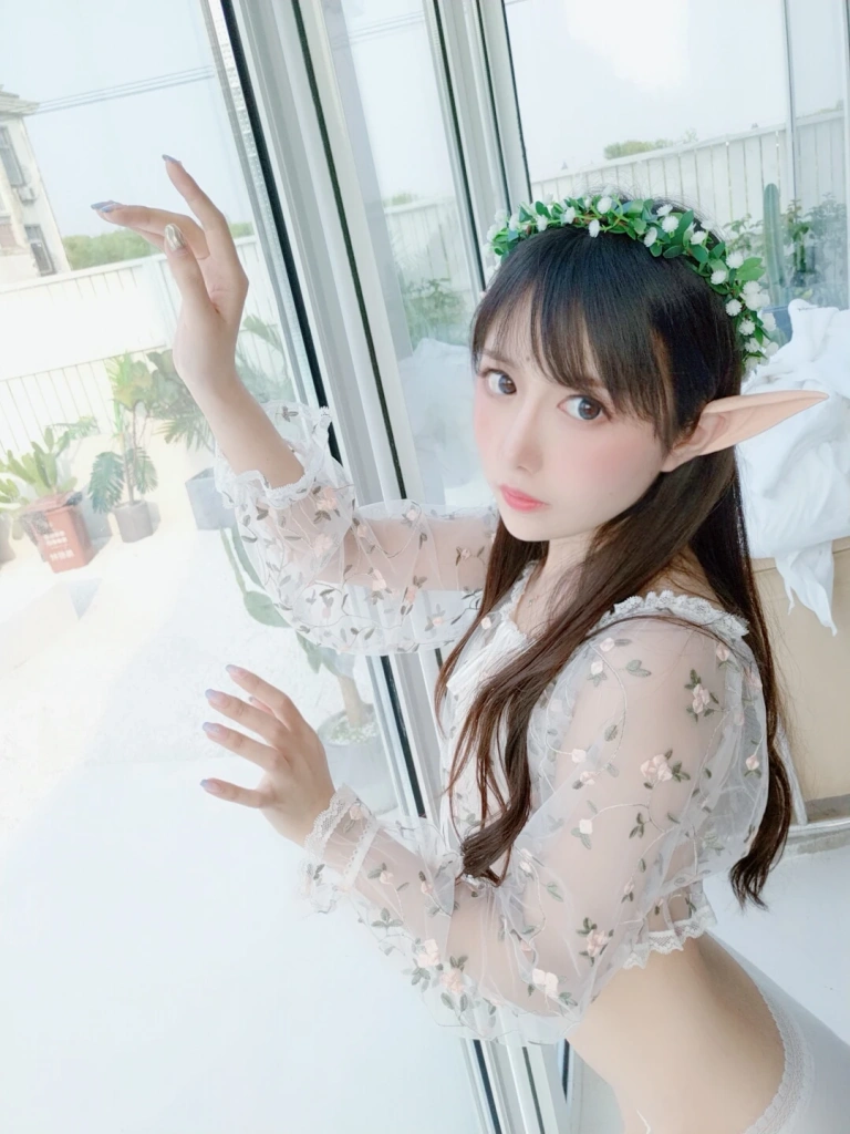 Shika小鹿鹿《夏日自拍》主题写真：25张全套美图