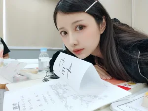 Shika小鹿鹿《夏日自拍》主题写真：25张全套美图