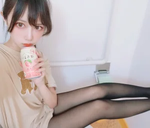 Shika小鹿鹿《夏日自拍》主题写真：25张全套美图