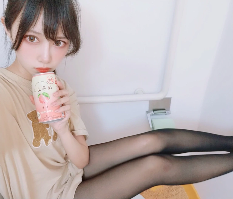 Shika小鹿鹿《夏日自拍》主题写真：25张全套美图