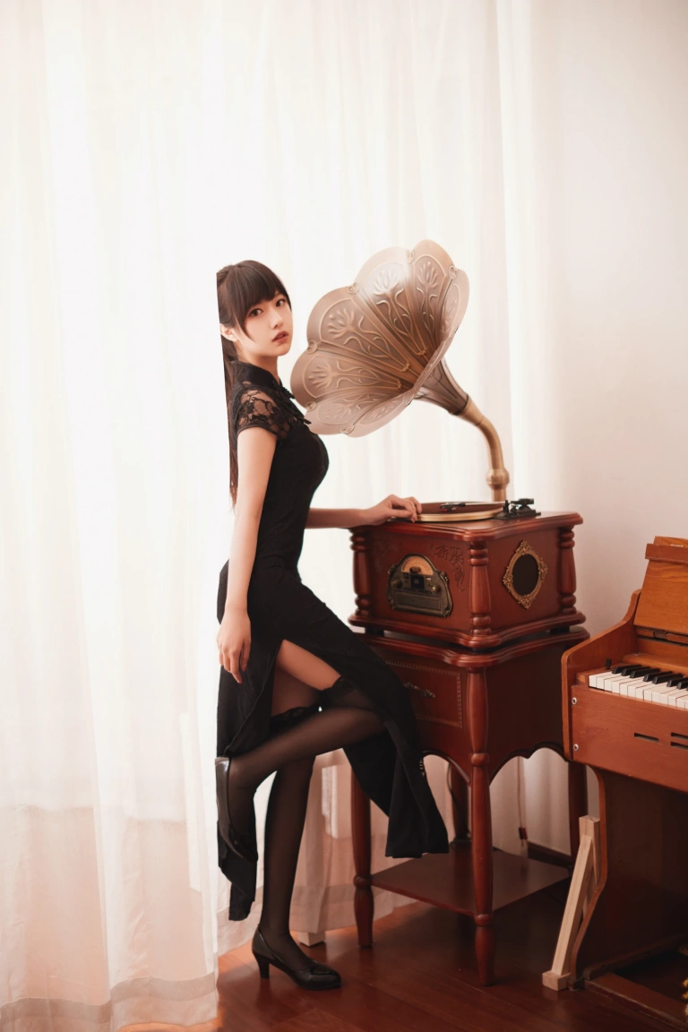 Shika小鹿鹿《小鹿乱撞》主题写真：20张全套美图