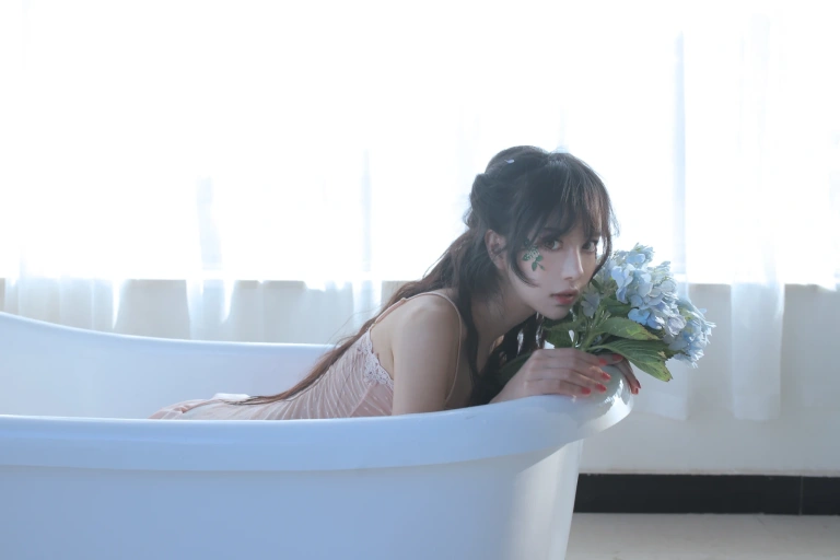 Shika小鹿鹿《HANA真爱版电子壁纸》主题写真：20张全套美图