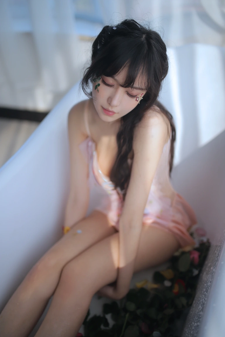 Shika小鹿鹿《HANA真爱版电子壁纸》主题写真：20张全套美图