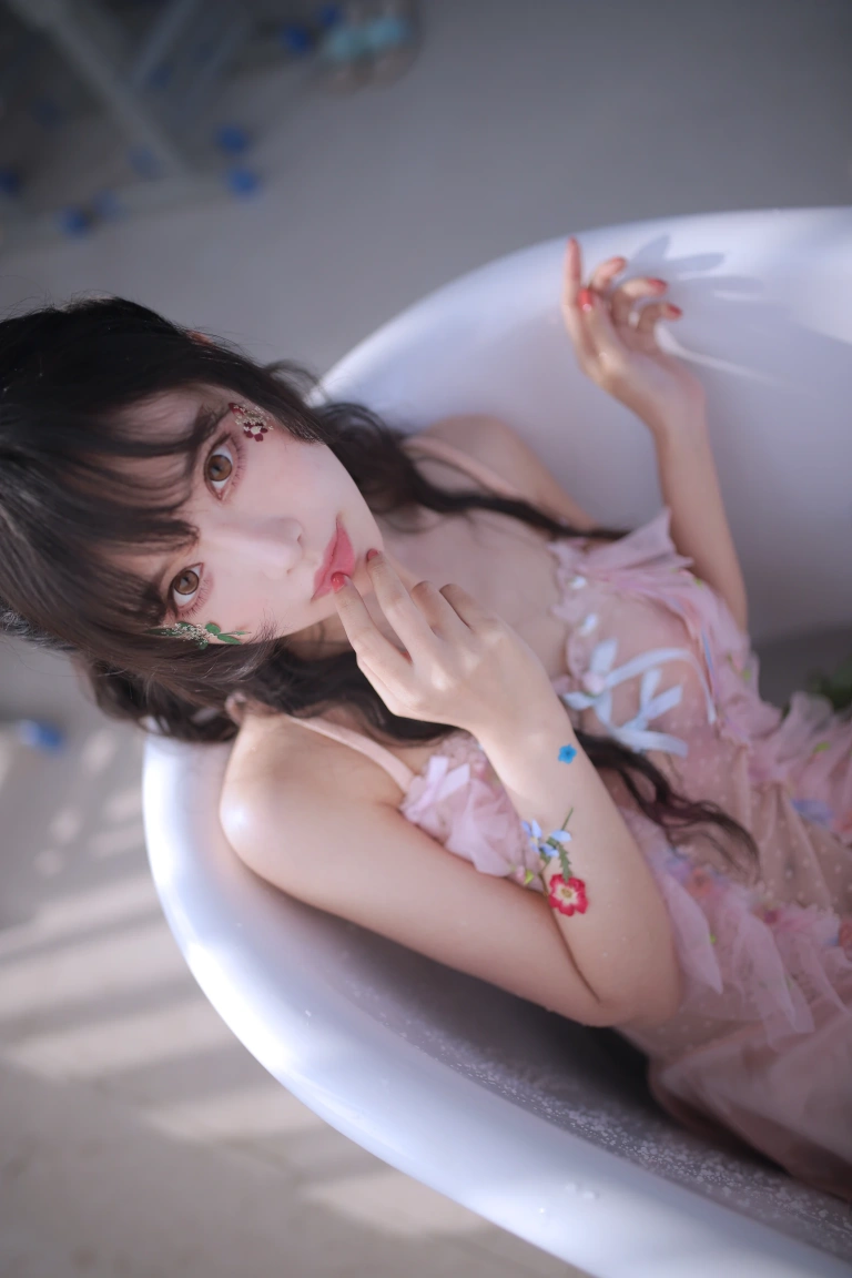Shika小鹿鹿《HANA真爱版电子壁纸》主题写真：20张全套美图