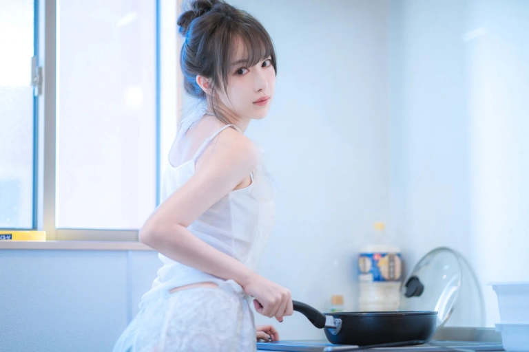 Shika小鹿鹿《小鹿日和 绘事空（上下册）》主题写真：40张全套美图
