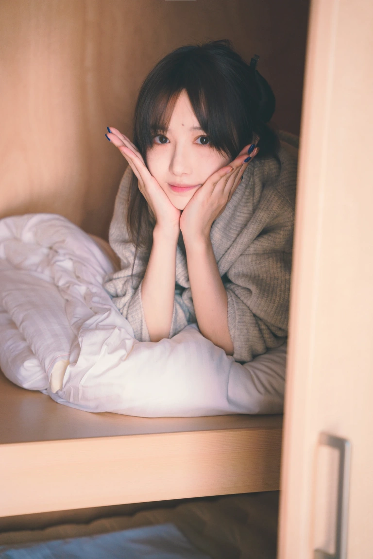 Shika小鹿鹿《小鹿日和 绘事空（上下册）》主题写真：40张全套美图