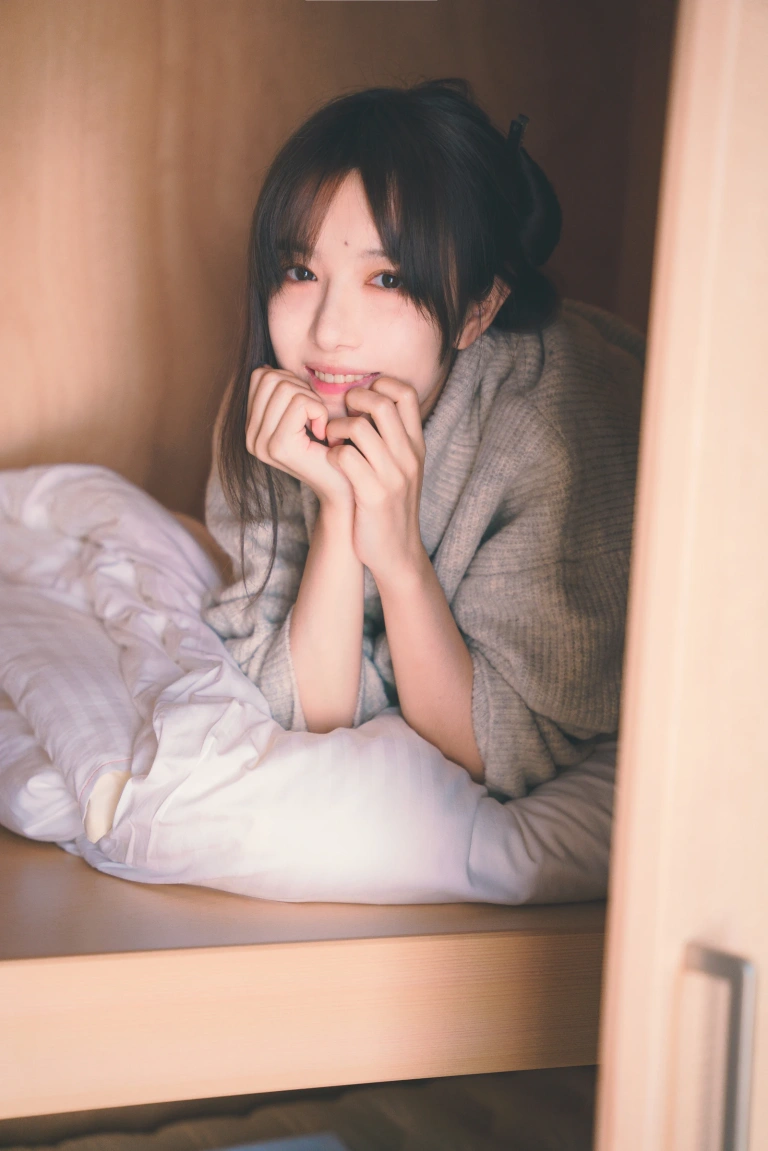 Shika小鹿鹿《小鹿日和 绘事空（上下册）》主题写真：40张全套美图