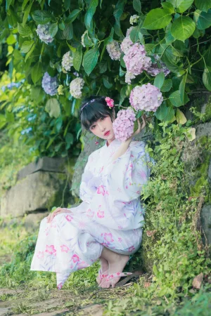Shika小鹿鹿《小鹿日和 绘事空（上下册）》主题写真：40张全套美图