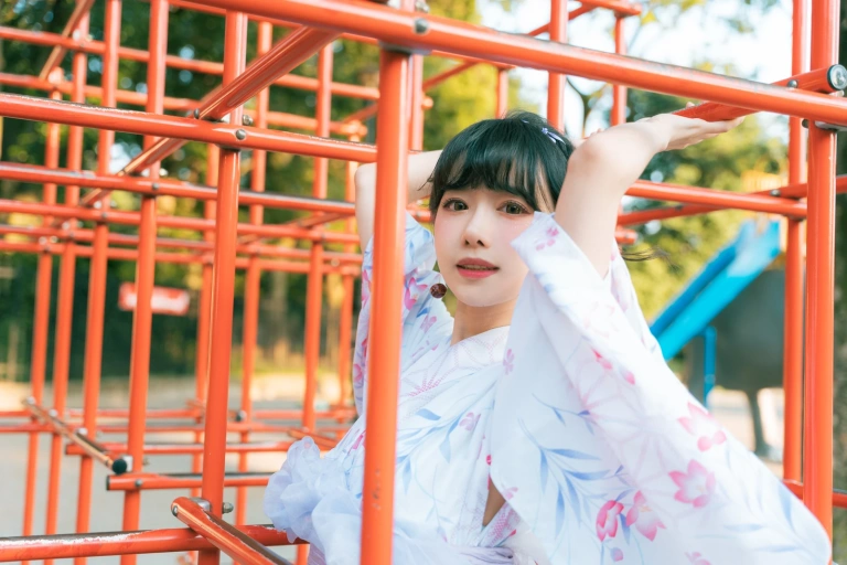 Shika小鹿鹿《小鹿日和 绘事空（上下册）》主题写真：40张全套美图