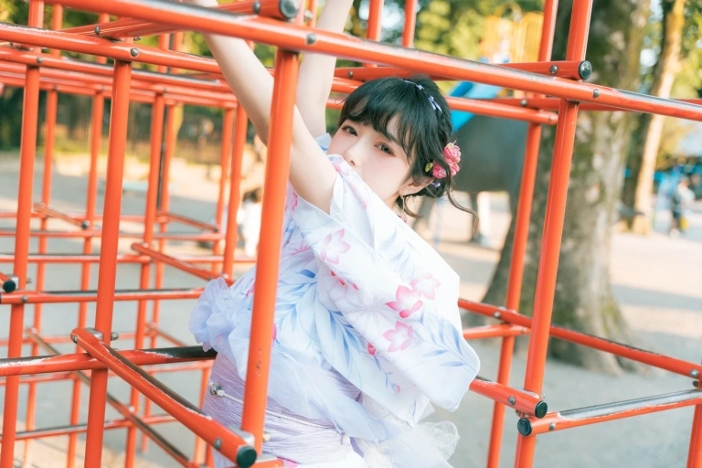 Shika小鹿鹿《小鹿日和 绘事空（上下册）》主题写真：40张全套美图