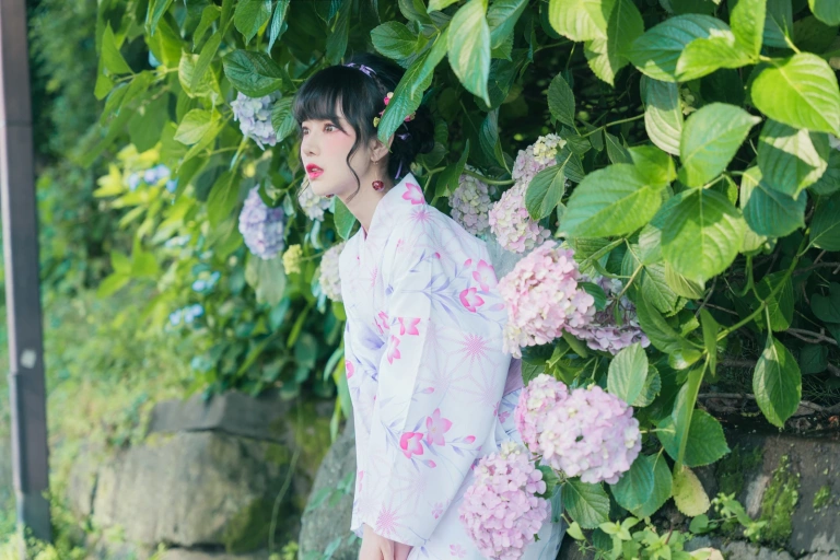 Shika小鹿鹿《小鹿日和 绘事空（上下册）》主题写真：40张全套美图