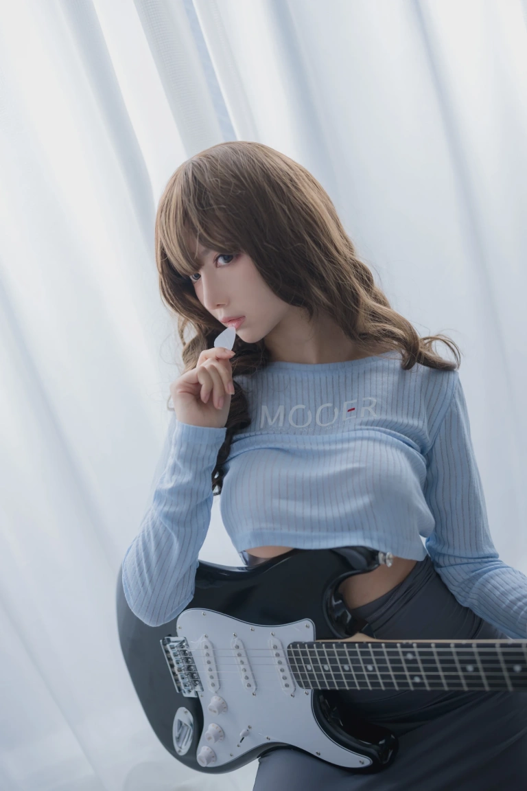 Shika小鹿鹿《吉他妹妹》主题写真：20张全套美图