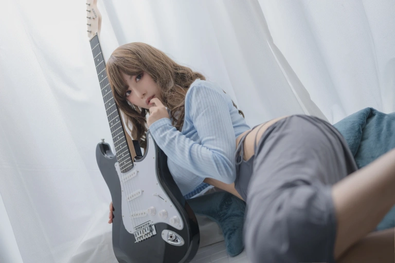 Shika小鹿鹿《吉他妹妹》主题写真：20张全套美图