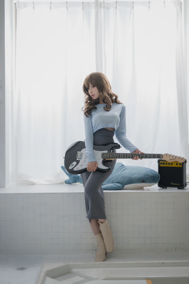Shika小鹿鹿《吉他妹妹》主题写真：20张全套美图