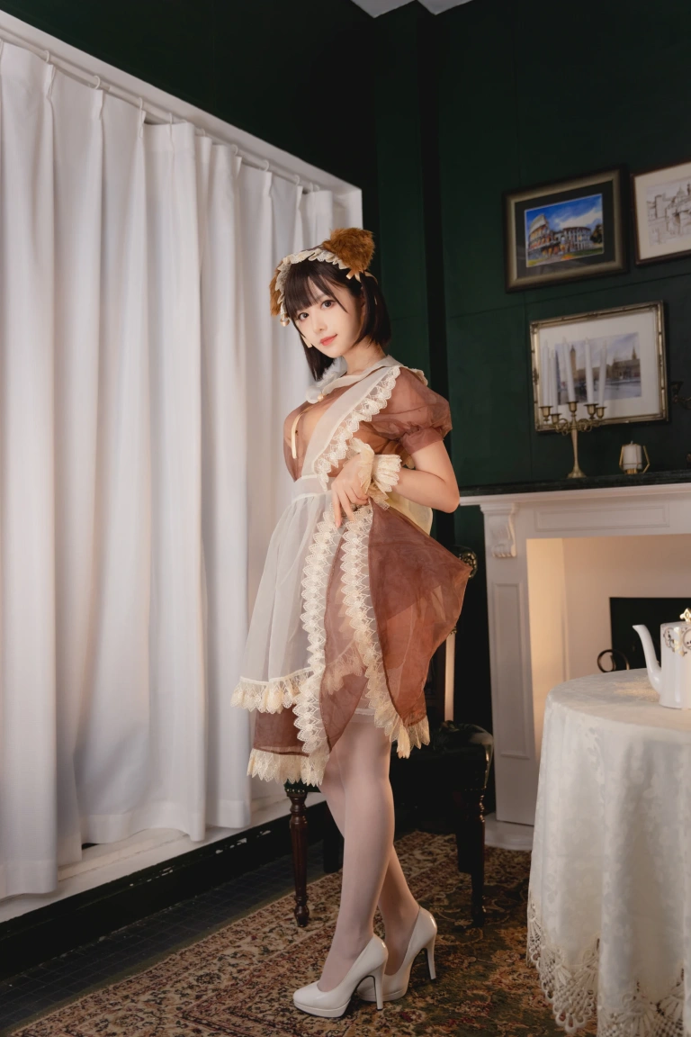 Shika小鹿鹿《透明女仆》主题写真：22张全套美图