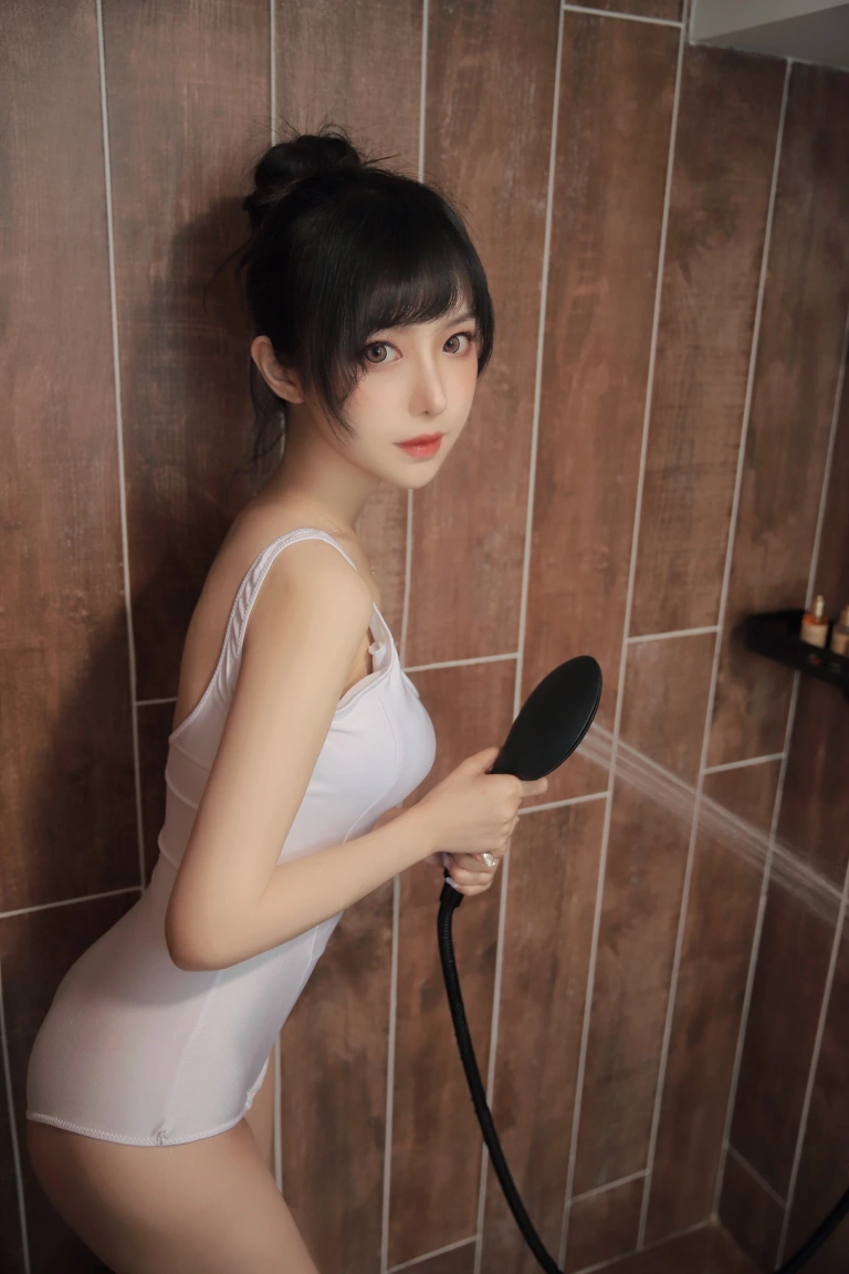 Shika小鹿鹿《半透浴室》主题写真：22张全套美图