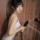 Shika小鹿鹿《半透浴室》主题写真：22张全套美图