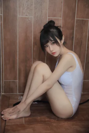 Shika小鹿鹿《半透浴室》主题写真：22张全套美图
