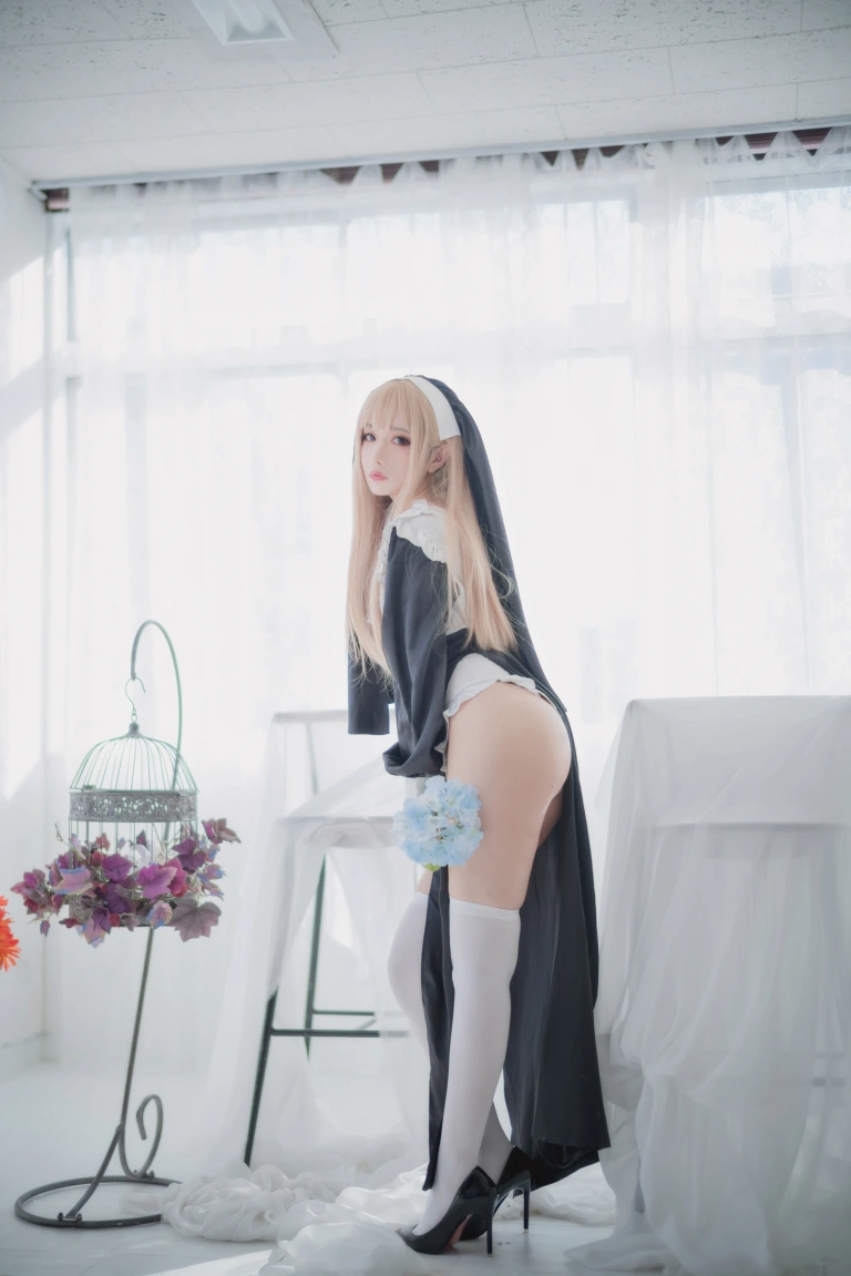 Shika小鹿鹿《修女》主题写真：16张全套美图