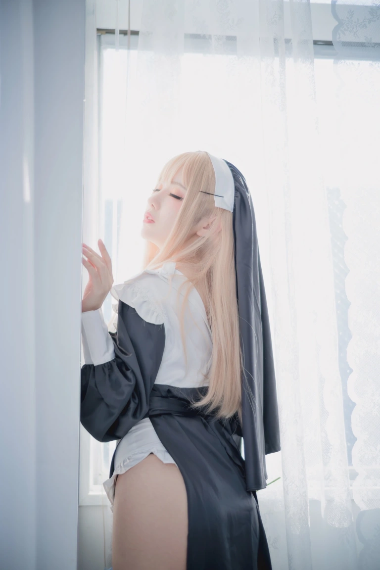 Shika小鹿鹿《修女》主题写真：16张全套美图