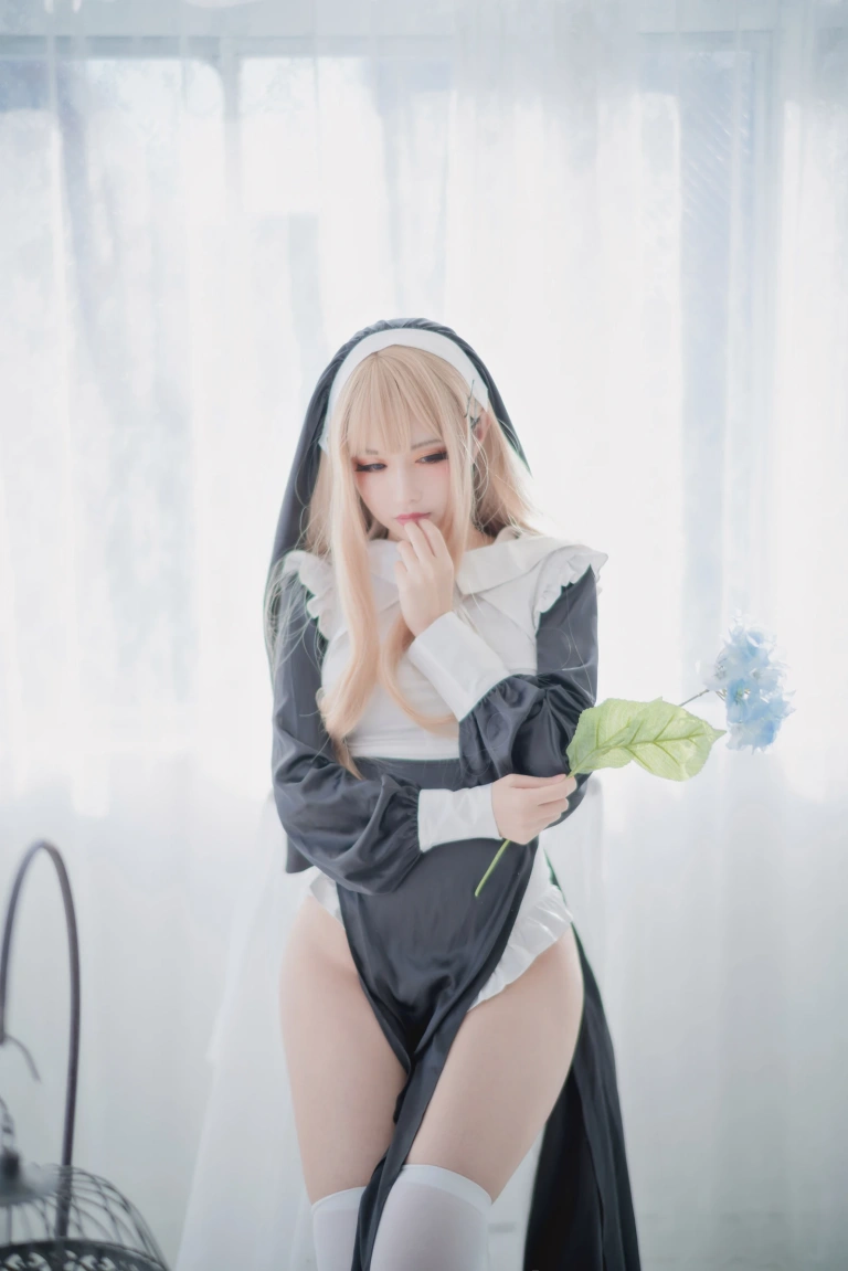 Shika小鹿鹿《修女》主题写真：16张全套美图
