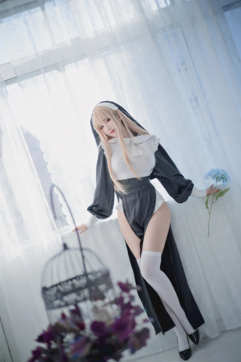 Shika小鹿鹿《修女》主题写真：16张全套美图
