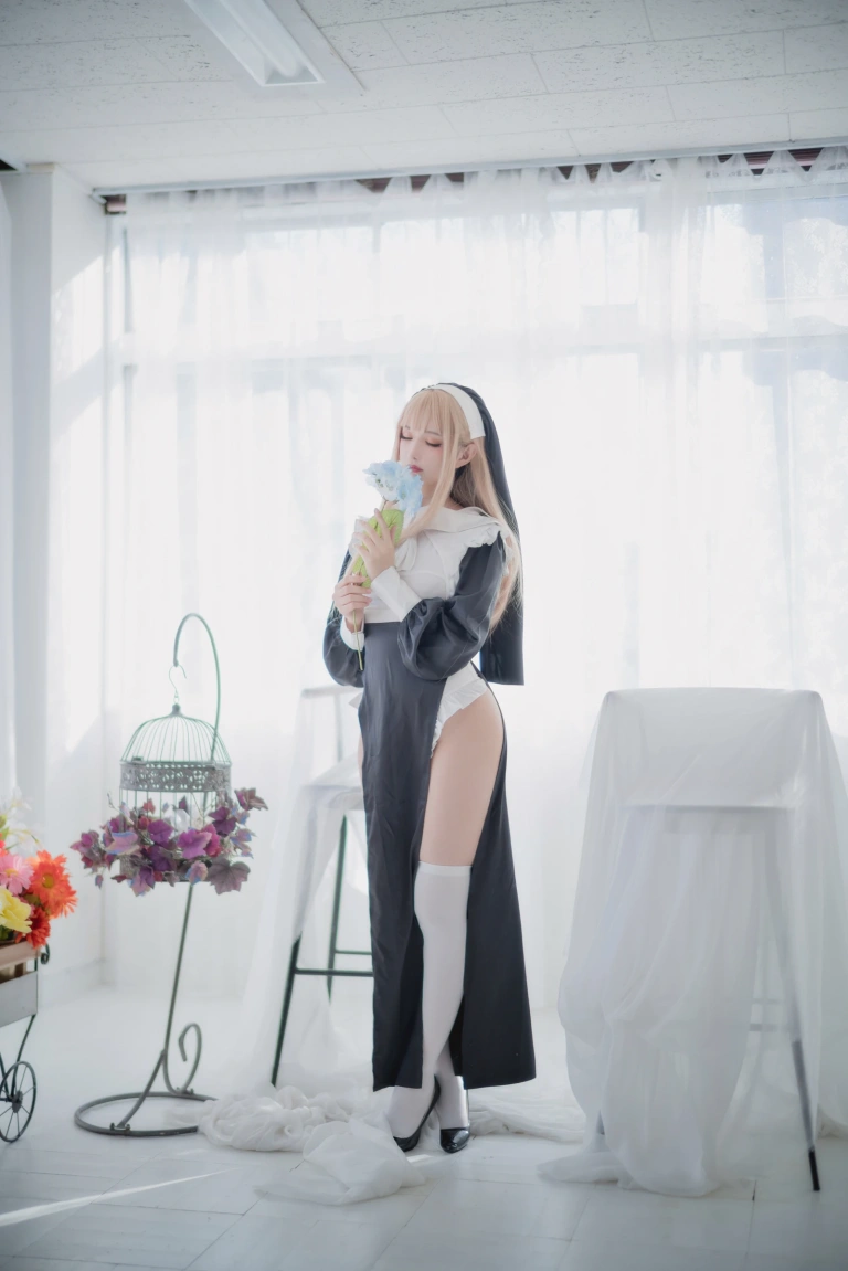 Shika小鹿鹿《修女》主题写真：16张全套美图