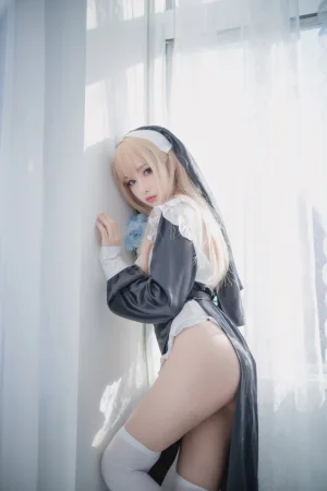 Shika小鹿鹿《修女》主题写真：16张全套美图