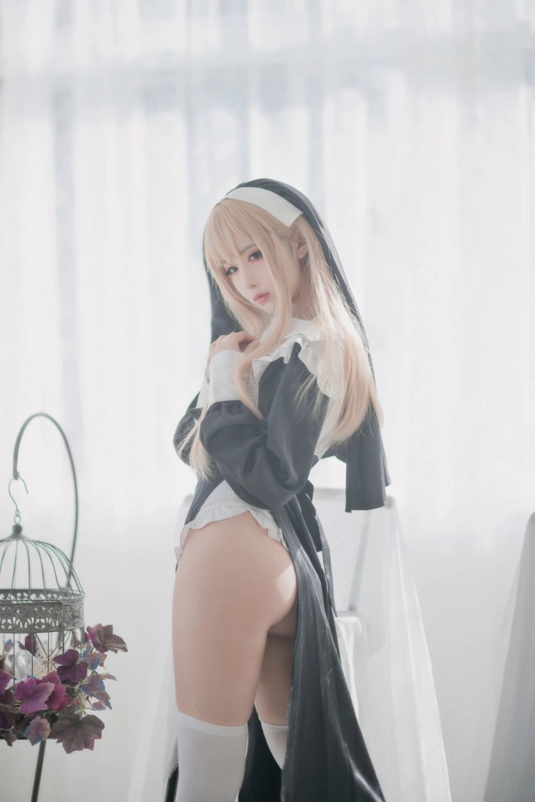 Shika小鹿鹿《修女》主题写真：16张全套美图