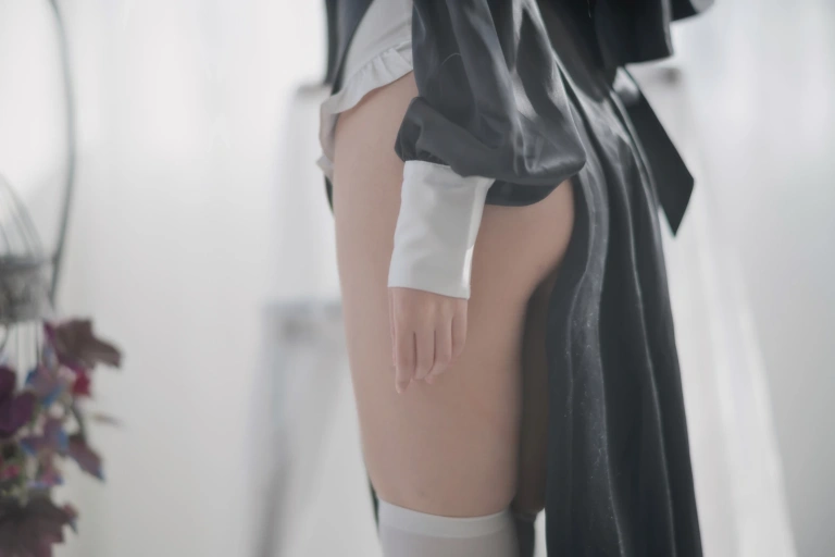 Shika小鹿鹿《修女》主题写真：16张全套美图