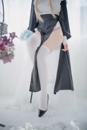 Shika小鹿鹿《修女》主题写真：16张全套美图
