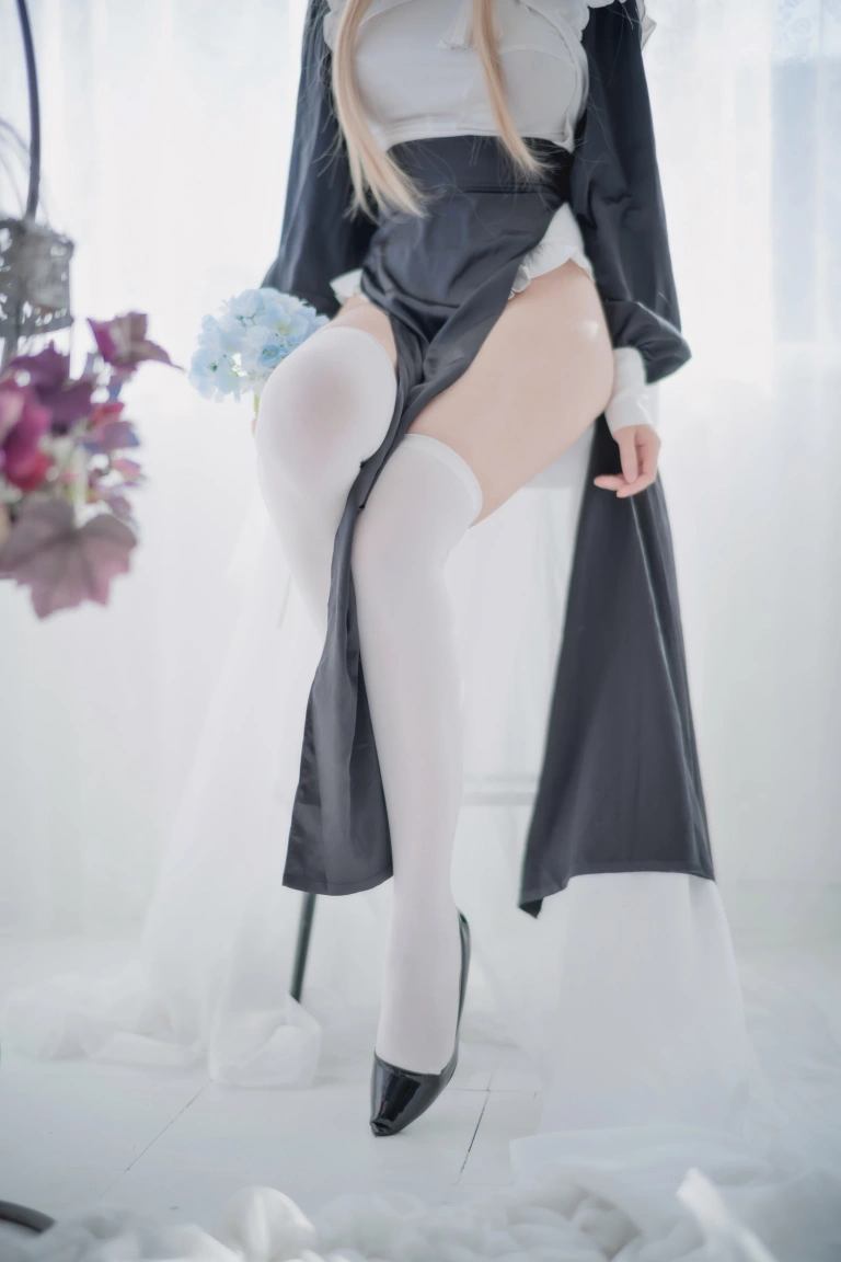 Shika小鹿鹿《修女》主题写真：16张全套美图
