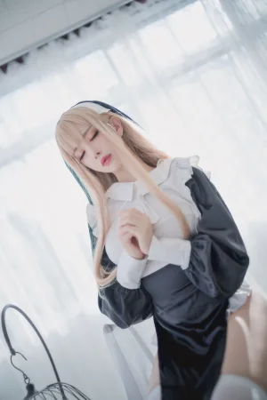 Shika小鹿鹿《修女》主题写真：16张全套美图
