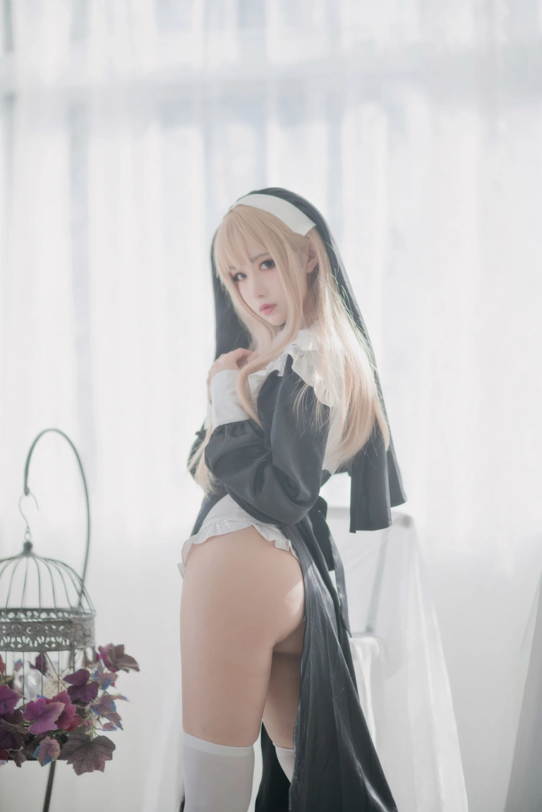 Shika小鹿鹿《修女》主题写真：16张全套美图