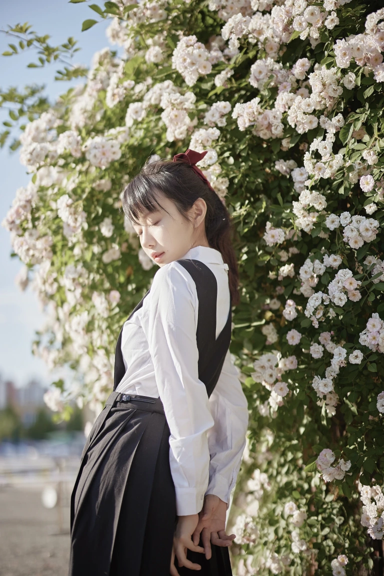 Shika小鹿鹿《蔷薇JK》主题写真：14张全套美图