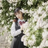 Shika小鹿鹿《蔷薇JK》主题写真：14张全套美图