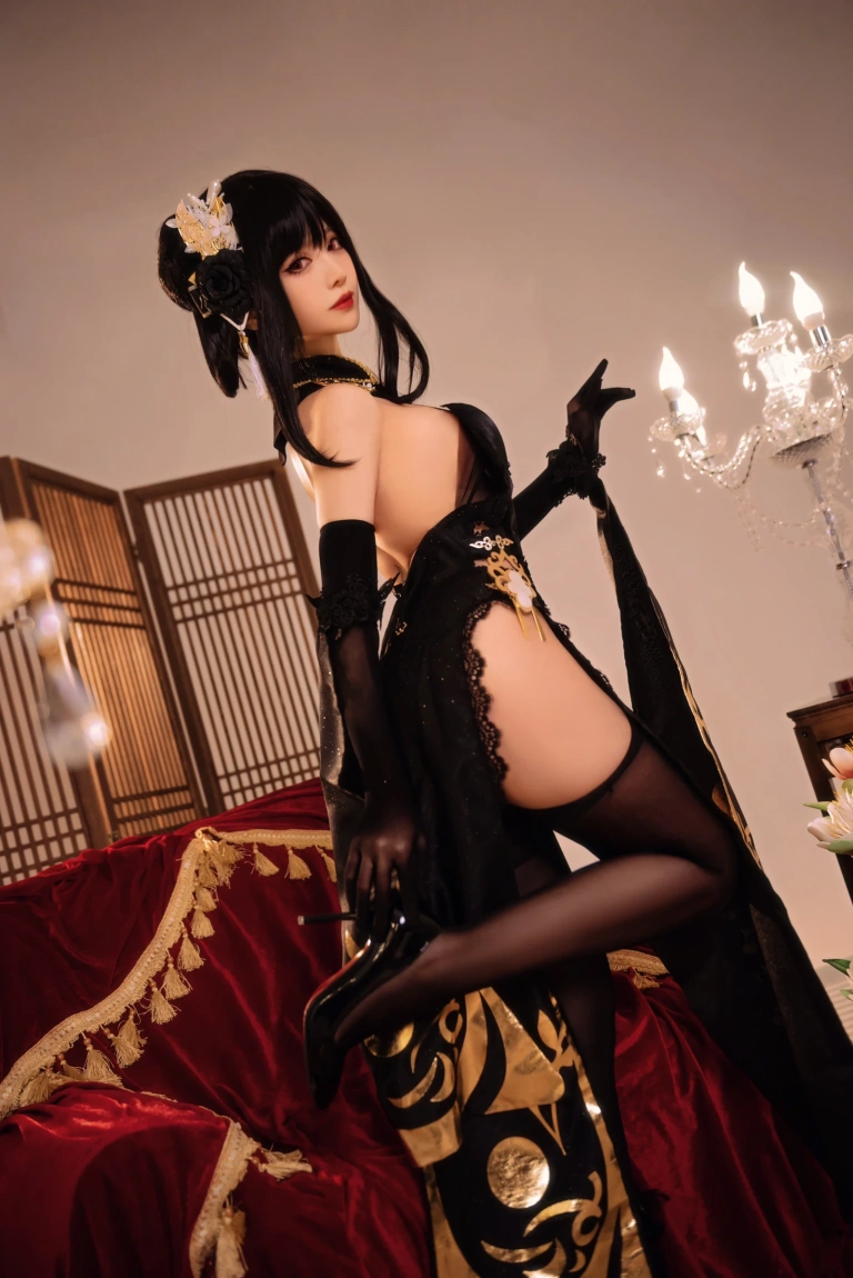 Shika小鹿鹿《碧蓝航线 镇海 奇奢花苑》主题写真：28张全套美图