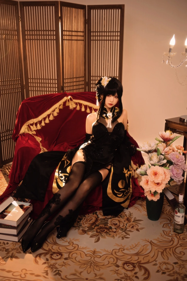 Shika小鹿鹿《碧蓝航线 镇海 奇奢花苑》主题写真：28张全套美图