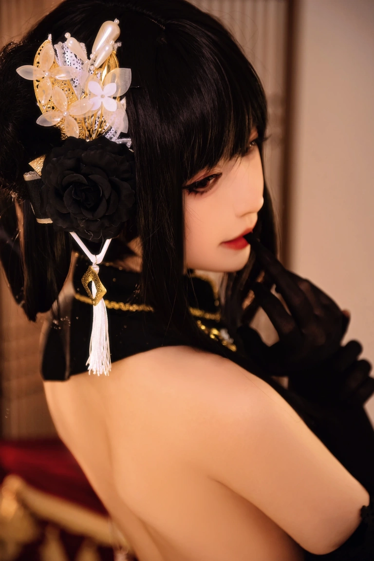 Shika小鹿鹿《碧蓝航线 镇海 奇奢花苑》主题写真：28张全套美图