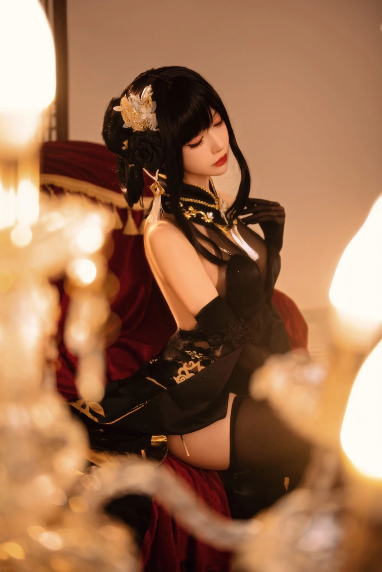 Shika小鹿鹿《碧蓝航线 镇海 奇奢花苑》主题写真：28张全套美图