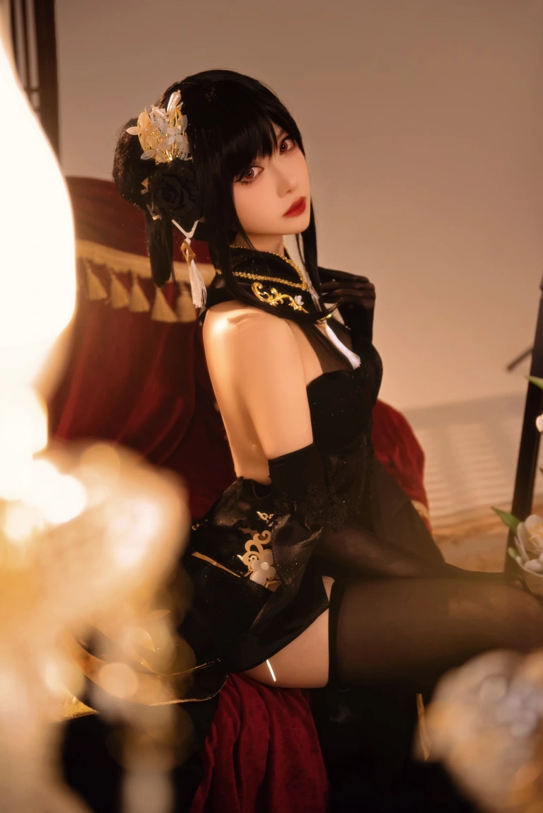 Shika小鹿鹿《碧蓝航线 镇海 奇奢花苑》主题写真：28张全套美图
