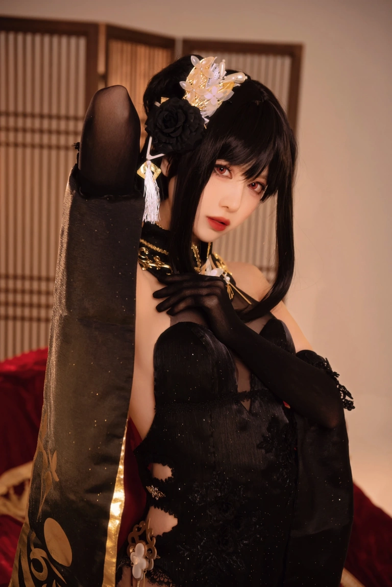 Shika小鹿鹿《碧蓝航线 镇海 奇奢花苑》主题写真：28张全套美图