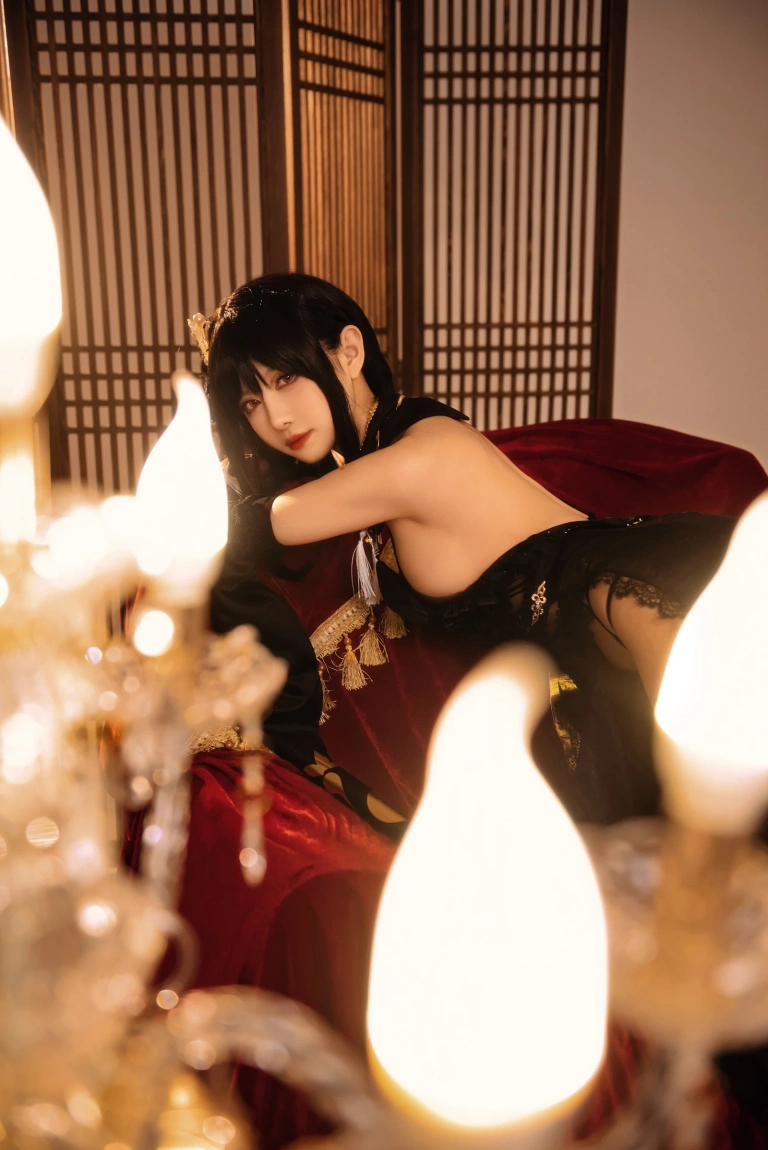 Shika小鹿鹿《碧蓝航线 镇海 奇奢花苑》主题写真：28张全套美图