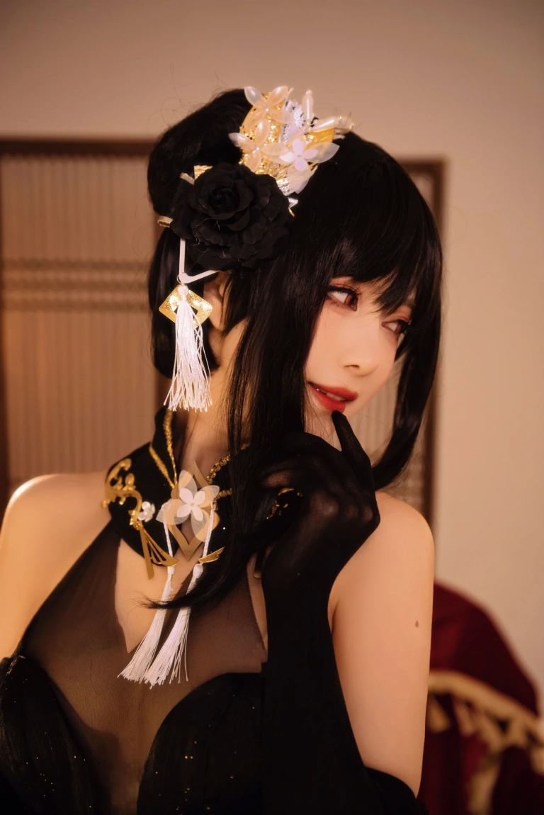 Shika小鹿鹿《碧蓝航线 镇海 奇奢花苑》主题写真：28张全套美图