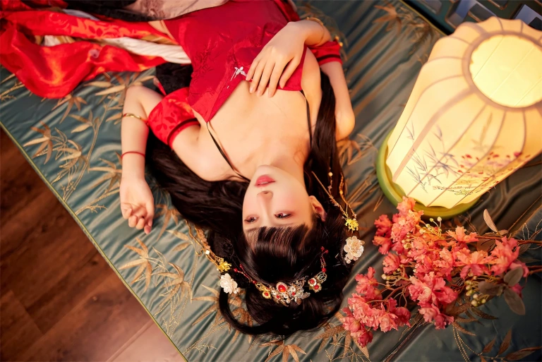 Shika小鹿鹿《逸仙 同人凤冠霞帔》主题写真：27张全套美图