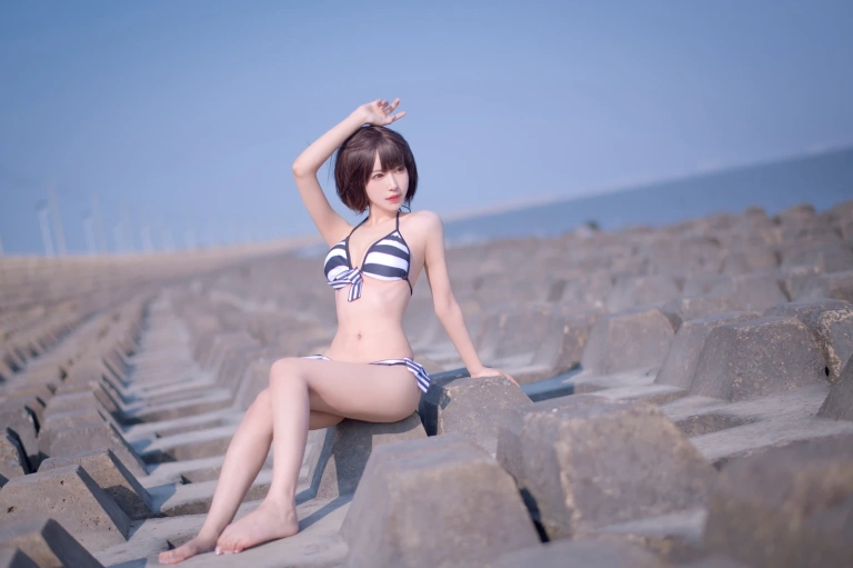 Shika小鹿鹿《加藤惠 泳装》主题写真：17张全套美图