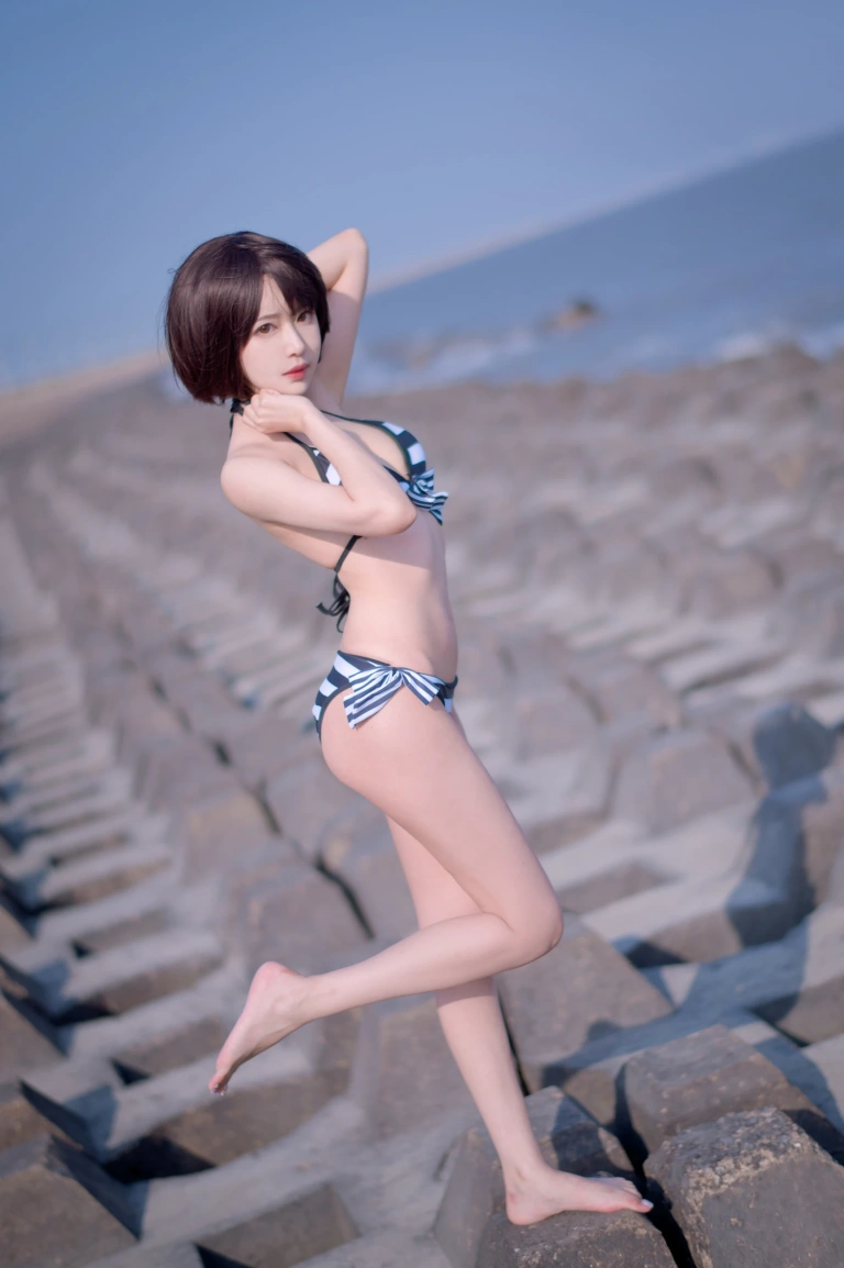 Shika小鹿鹿《加藤惠 泳装》主题写真：17张全套美图