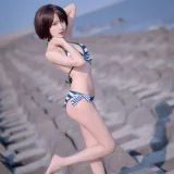 Shika小鹿鹿《加藤惠 泳装》主题写真：17张全套美图